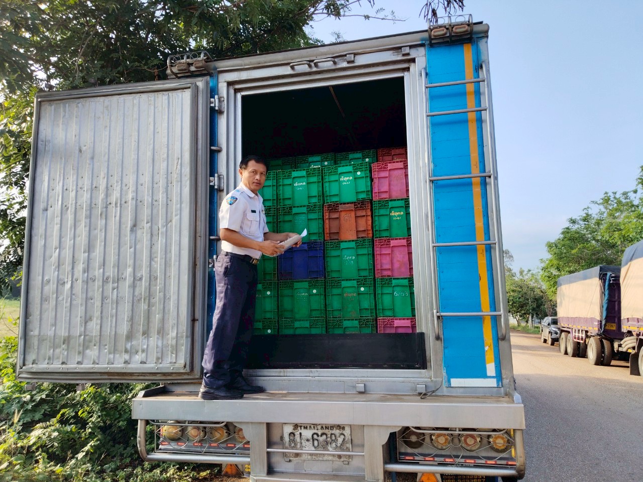 ตรวจสินค้าประมงที่นำเข้า ส่งออก ทางจุดผ่อนปรนทางการค้าบ้านหนองปรือ..คลิก