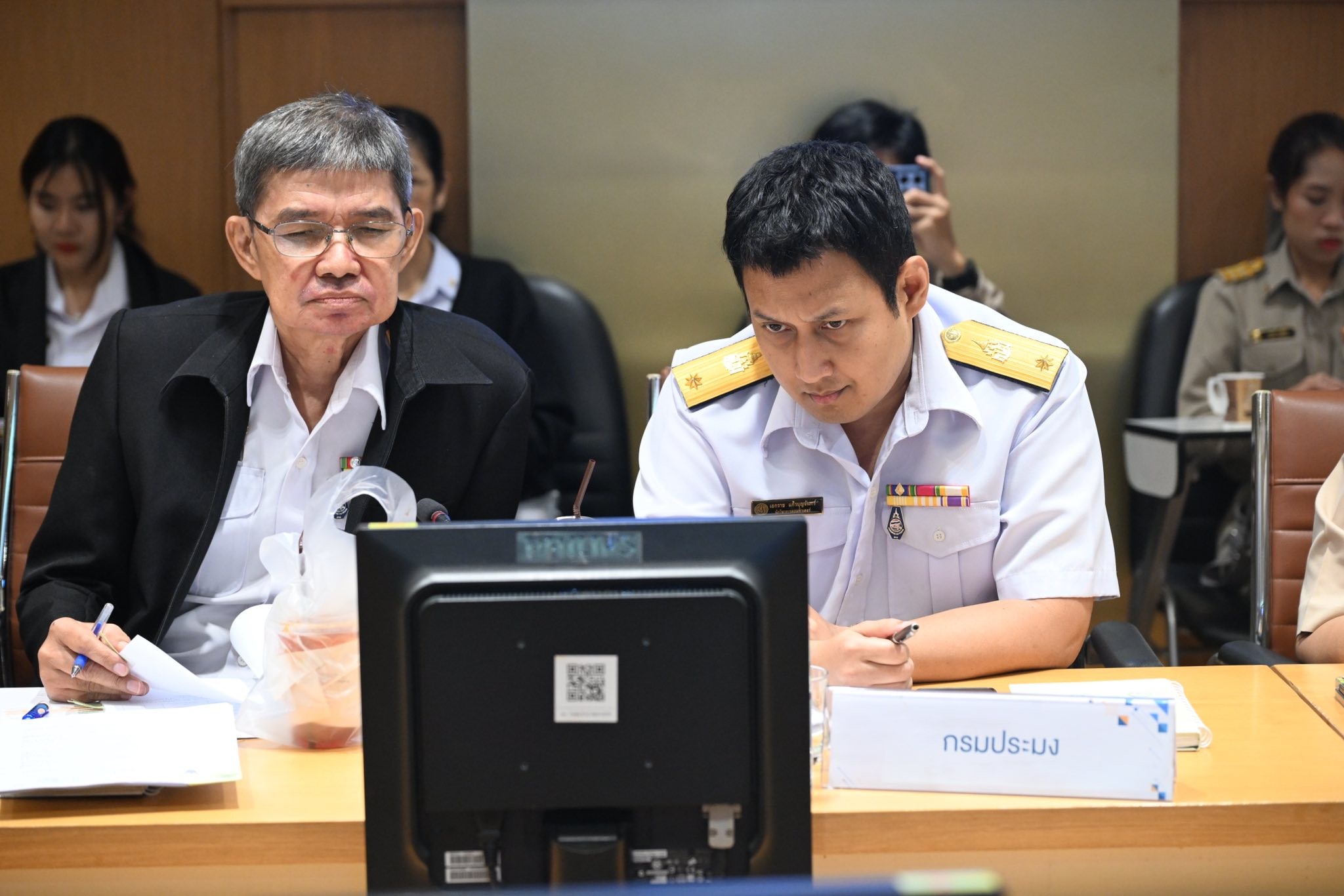 เข้าร่วมประชุมคณะ E-Service Data