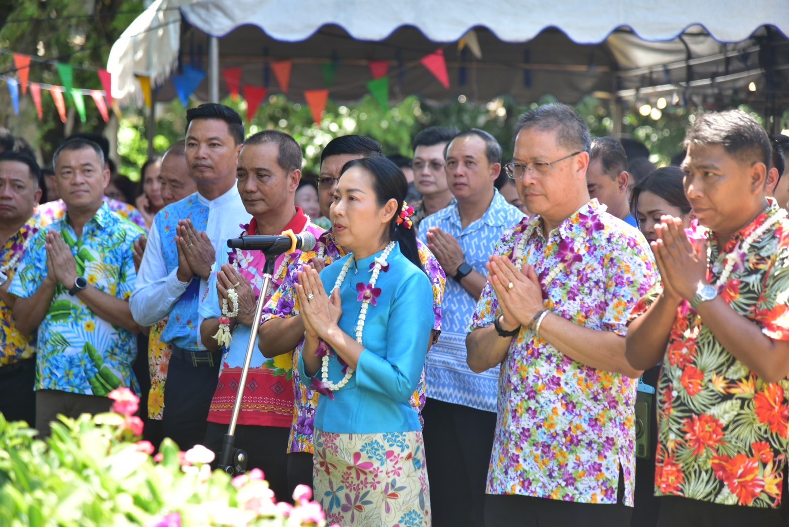 พิธีรดน้ำดำหัวและขอพรจากท่านผู้ว่าราชการจังหวัด