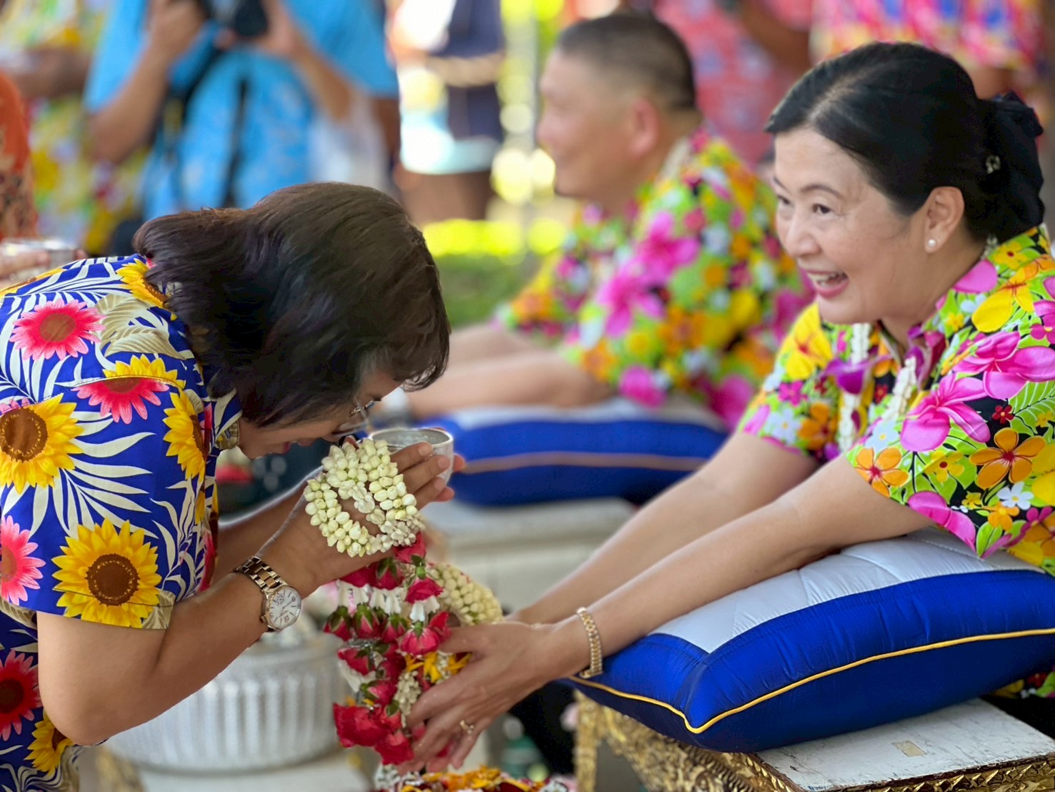 พิธีรดน้ำดำหัวและขอพรจากท่านผู้ว่าราชการจังหวัด