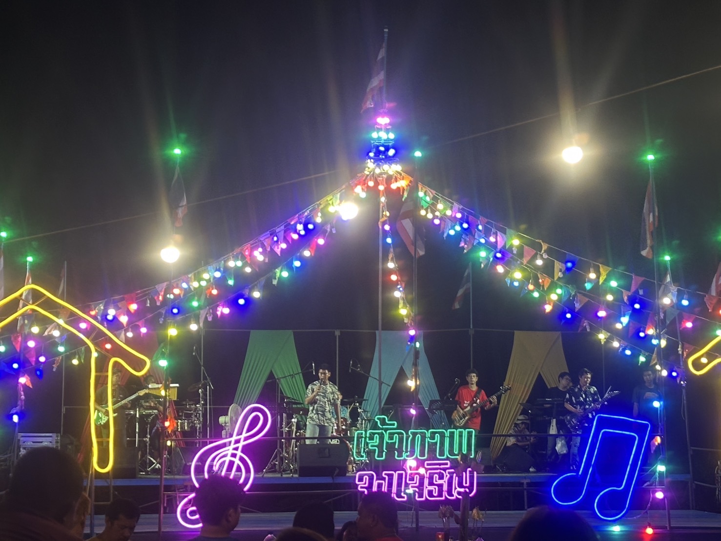 ร่วมกิจกรรมทำบุญประเพณีเทศกาลสงกรานต์  2568 กลุ่มประมงพื้นบ้านอ่าวละมุ..คลิก