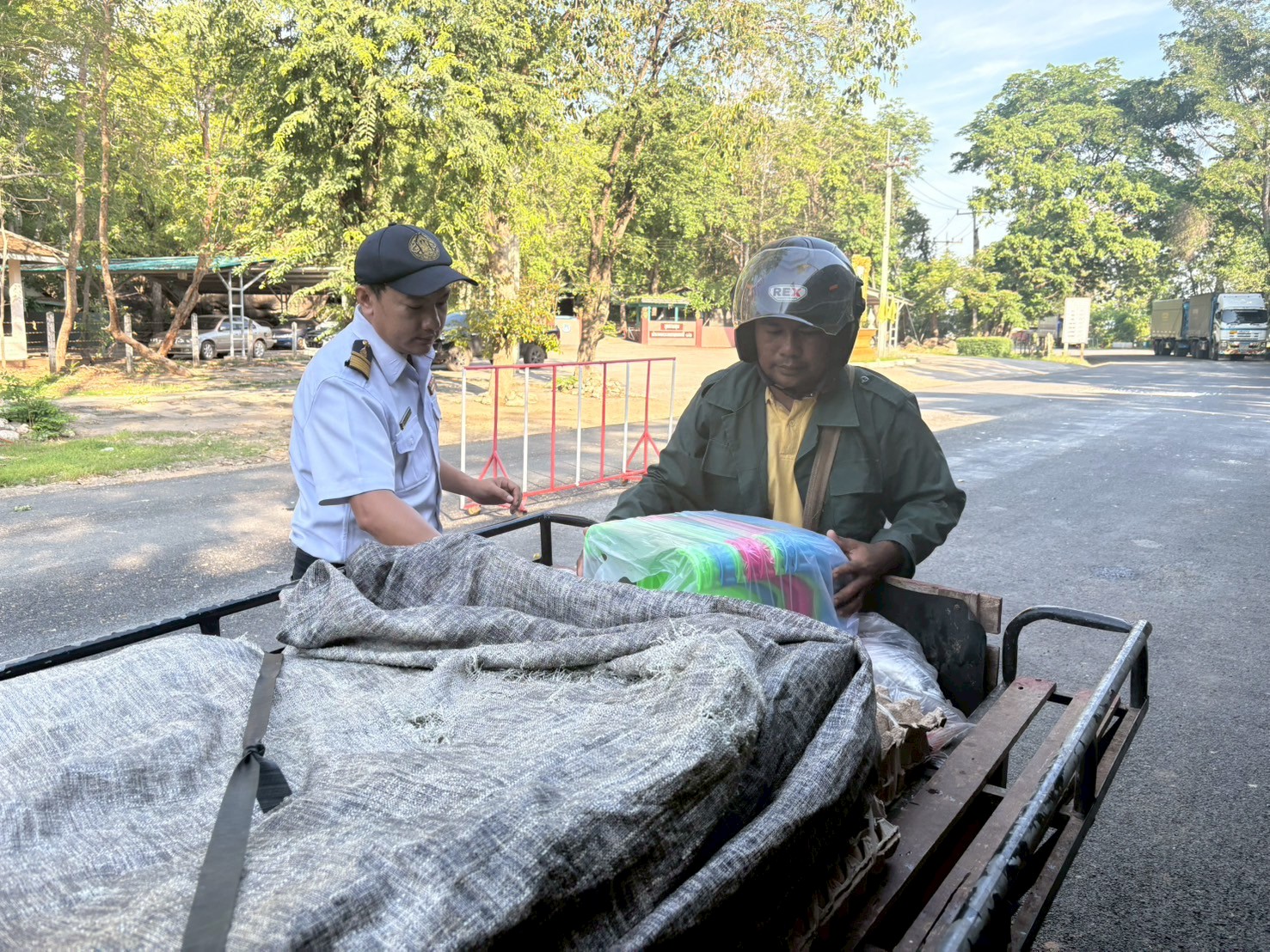 ตรวจสินค้าประมงที่นำเข้า ส่งออก ทางจุดผ่านแดนตาพระยา..คลิก