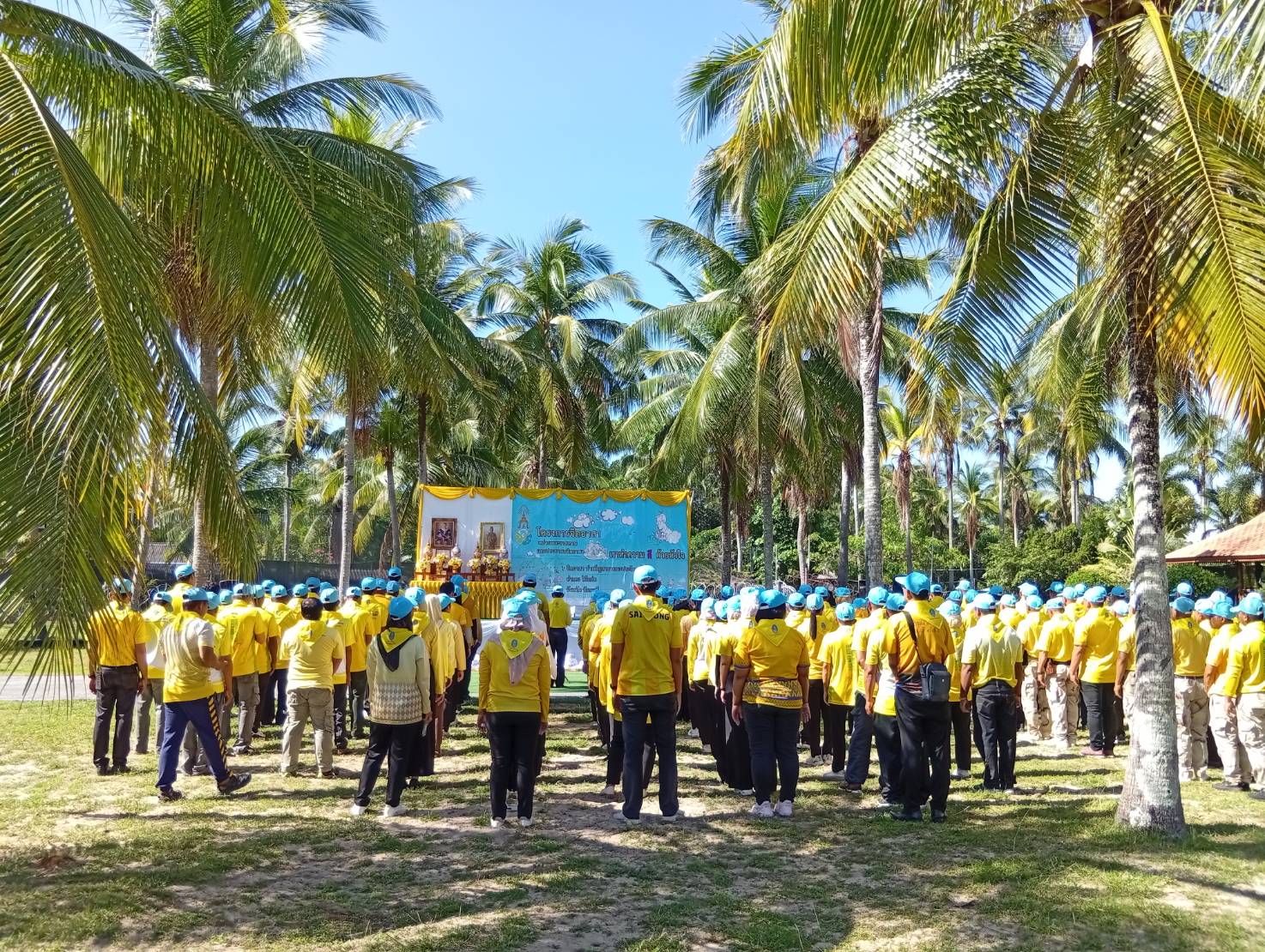 กิจกรรมปล่อยพันธุ์กุ้งกุลาดำ จำนวน 100,000 ตัว  บริเวณพลับพลารวมใจประชาบ้านละเวง ต.ดอนทราย อ.ไม้แก่น จ.ปัตตานี