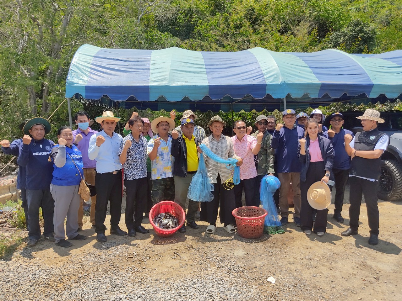 ร่วมกิจกรรม “ลงแขก - ลงคลอง” กำจัดปลาหมอคางดำออกจากแหล่งน้ำธรรมชาติ