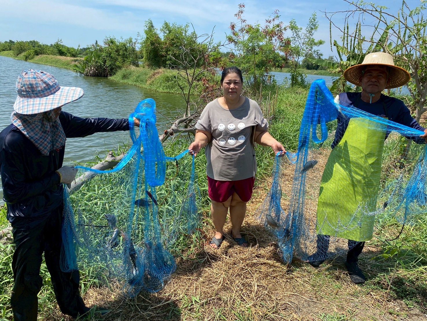 สำนักงานประมงพื้นที่กรุงเทพมหานคร ตรวจสอบบ่อเลี้ยงสัตว์น้ำของเกษตรกรที่ได้รับความเสียหายเนื่องจากการแพร่ระบาดของปลาหมอคางดำ ในพื้นที่เขตบางขุนเทียน กรุงเทพมหานคร