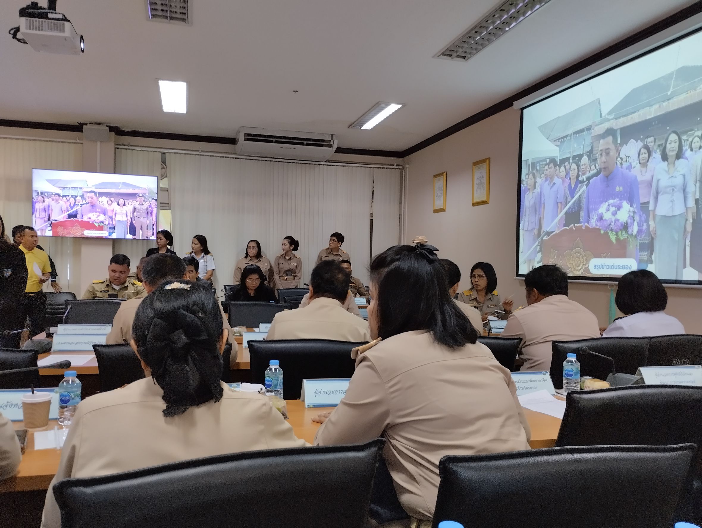 ร่วมการประชุมกรมการจังหวัด หัวหน้าส่วนราชการ นายอำเภอ และหัวหน้าหน่วยงานประจำจังหวัดระยอง..คลิก