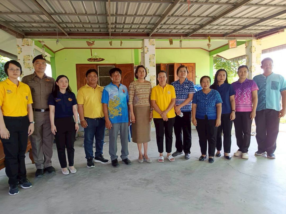 ประมงอำเภอบรรพตพิสัย ร่วมมอบเงินกองทุนช่วยเหลือผู้ประสบสาธารณภัย สำนักนายกรัฐมนตรี 
