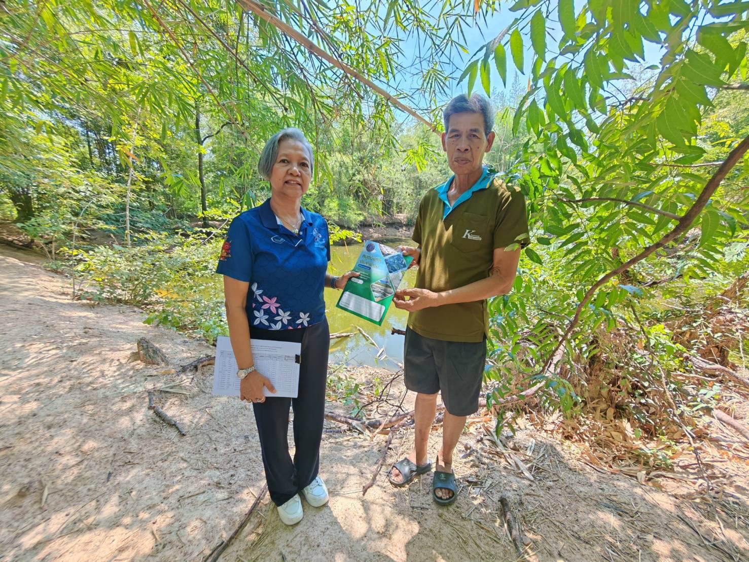 ดำเนินงานโครงการส่งเสริมการเลี้ยงปลาในหมู่บ้านตามแนวชายแดนในพระราชดำริจังหวัดราชบุรี (ปลากินพืชในบ่อดิน)..คลิก