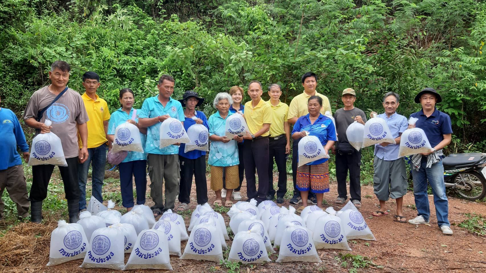  กิจกรรมสนับสนุนโครงการพัฒนาพื้นสูงอย่างยิ่งยืนด้านการประมง มอบพันธุ์ปลาตะเพียนขาวขนาด 3-5 เซนติเมตร จำนวน 30,000 ตัว เพื่อปล่อยลงในอ่างเก็บน้ำปางมะนาว