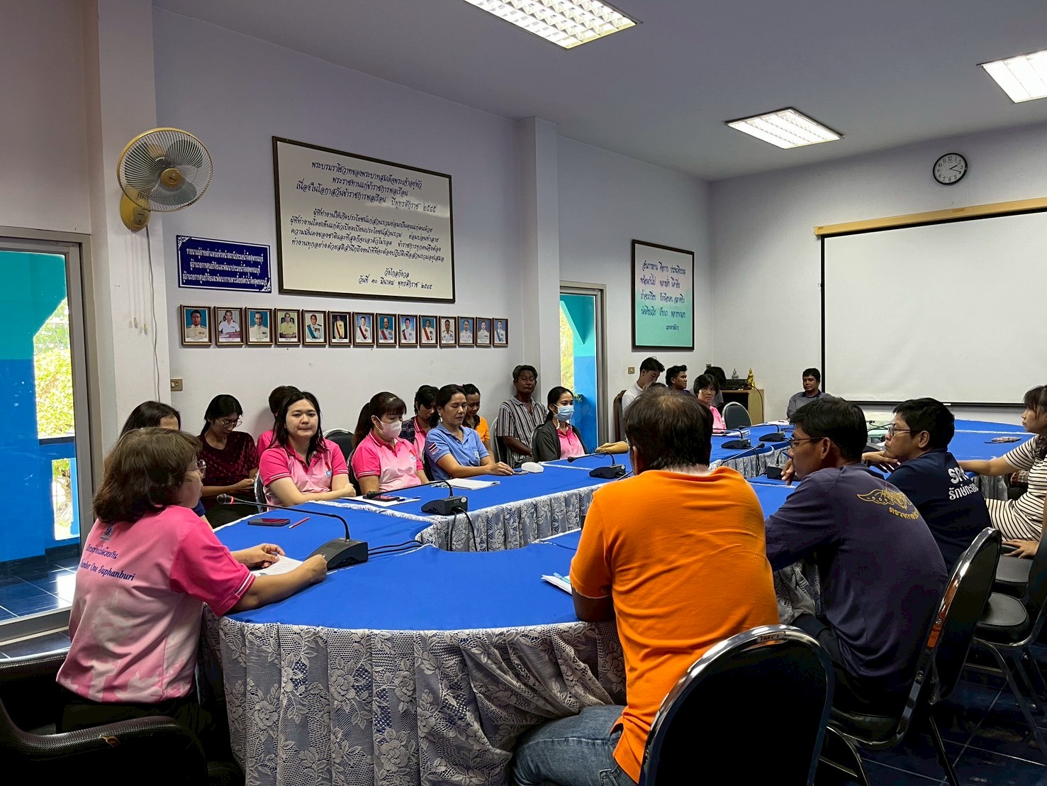 การประชุมข้าราชการและเจ้าหน้าที่ศูนย์วิจัยและพัฒนาการเพาะเลี้ยงสัตว์น้ำจืดสุพรรณบุรี..คลิก