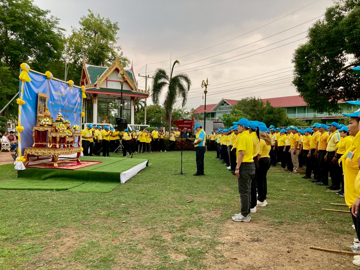 จังหวัดอ่างทองจัดกิจกรรมจิตอาสาพัฒนาพื้นที่รอบอนุสาวรีย์นายดอก นายทองแก้ว เนื่องในวันฉัตรมงคล ประจำปี 2568..คลิก