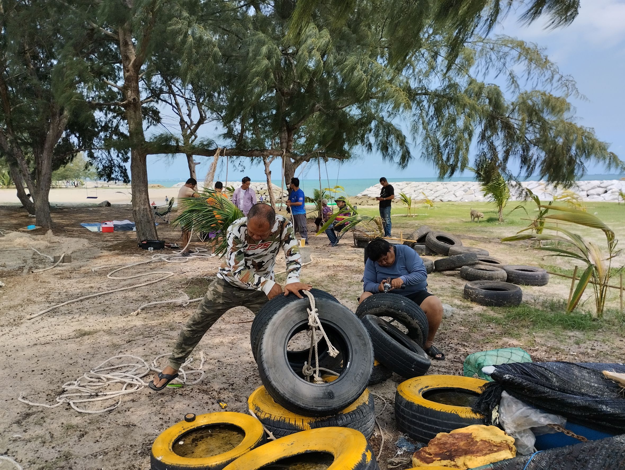 ติดตามและร่วมกิจกรรมทำซั้งเชือก บ้านปลาโครงการเสริมการมีส่วนร่วมของชุมชนประมง ประจำปีงบประมาณ พ.ศ. 2568