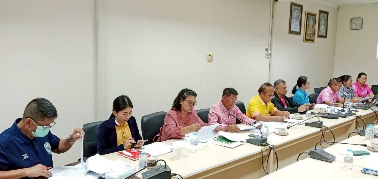 เจ้าหน้าที่บันทึกข้อมูล เข้าร่วมประชุมคณะทำงานตรวจสอบปริมาณน้ำนมโค และประชากรโคนม ระดับจังหวัด ณ ห้องประชุมสำนักงานเกษตรและสหกรณ์จังหวัดพัทลุง..คลิก