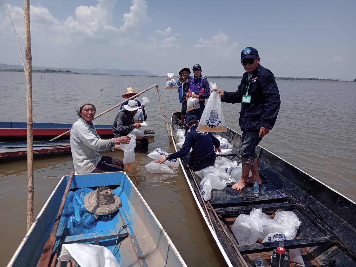 กิจกรรมปล่อยพันธุ์กุ้งกรามกราม ภายใต้โครงการบริหารจัดการทรัพยากรประมง การผลิตสัตว์น้ำ เพื่อปล่อยในแหล่งน้ำธรรมชาติ เพื่อคงความหลากหลายทางชีวภาพ ประจำปีงบประมาณ 2568 ณ บ้านกุดดุก ตำบลดินดำ อำเภอภูเวียง จังหวัดขอนแก่น