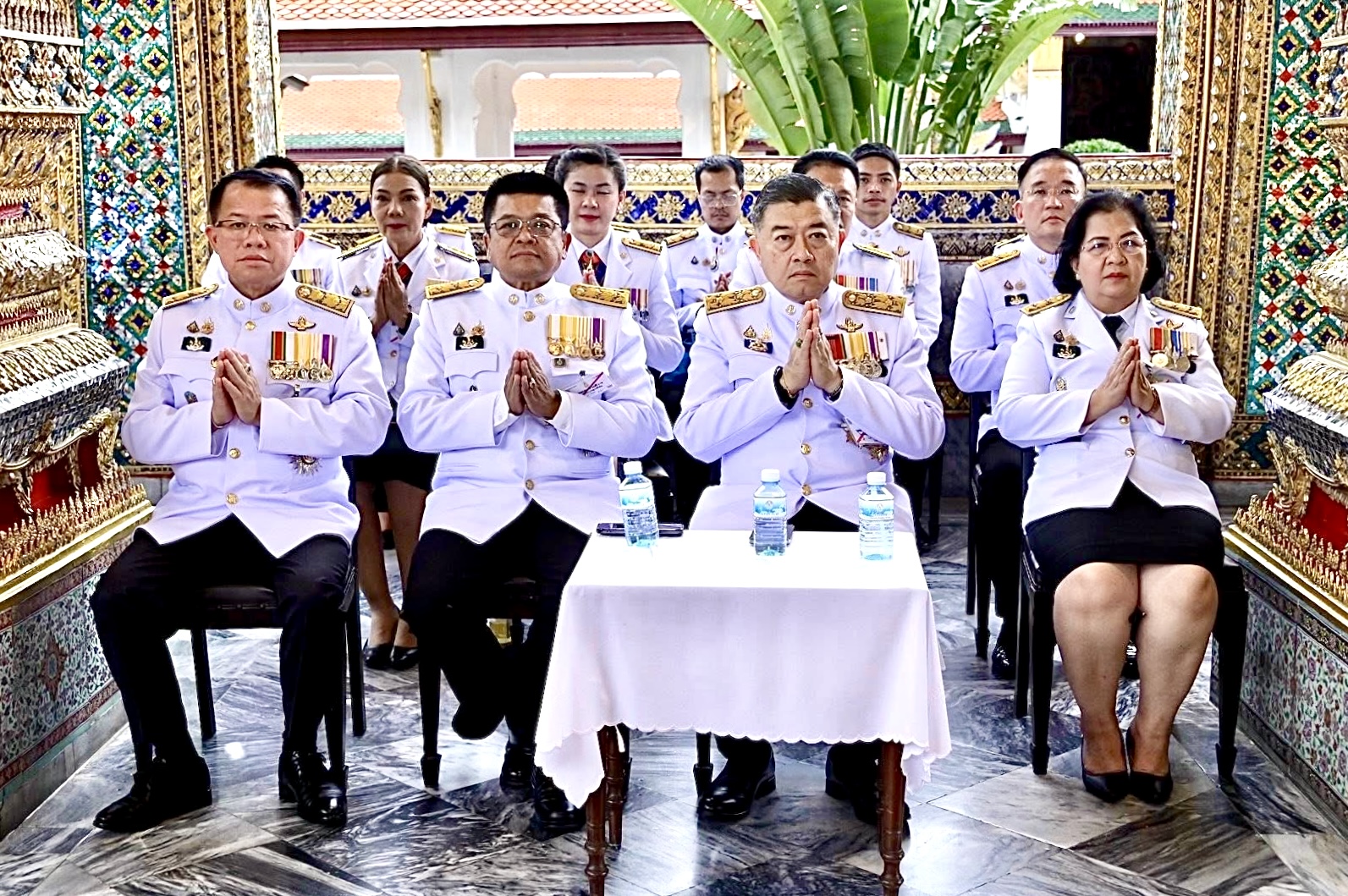พระบาทสมเด็จพระเจ้าอยู่หัว และสมเด็จพระนางเจ้า ฯ พระบรมราชินี เสด็จพระราชดำเนินไปในการพระราชพิธีพืชมงคล พุทธศักราช ๒๕๖๘ ณ พระอุโบสถวัดพระศรีรัตนศาสดาราม ในพระบรมมหาราชวัง..คลิก