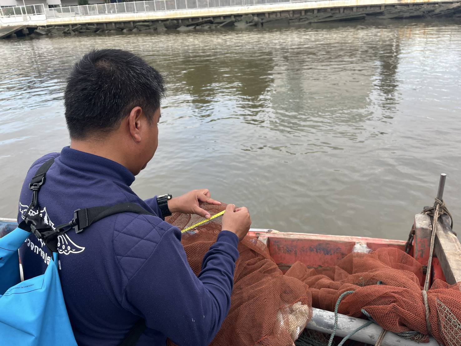 จับกุมเรือประมงผิดกฎหมายเครื่องมืออวนรุนปลาจำนวน 1 ลำผู้ต้องหา 1คน..คลิก