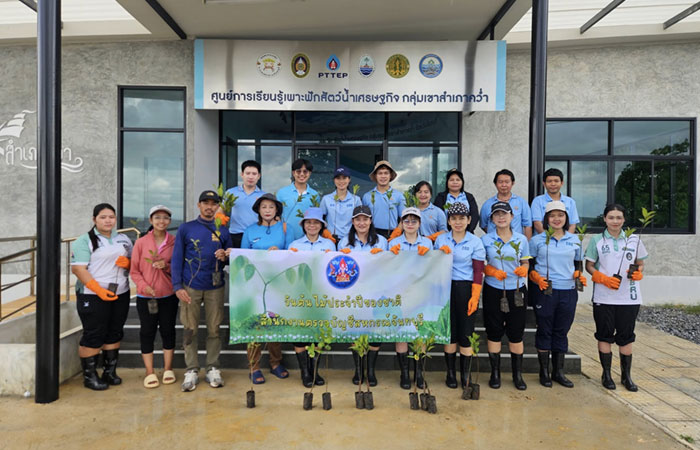 ผอ.ศูนย์ฯ คุ้งกระเบน ร่วมกับชุมชนเขาสำเภาคว่ำ สนง.ตรวจบัญชีสหกรณ์จังหวัดจันทบุรี และเจ้าหน้าที่ จัดกิจกรรมอนุรักษ์และฟื้นฟูระบบนิเวศป่าชายเลน..คลิก