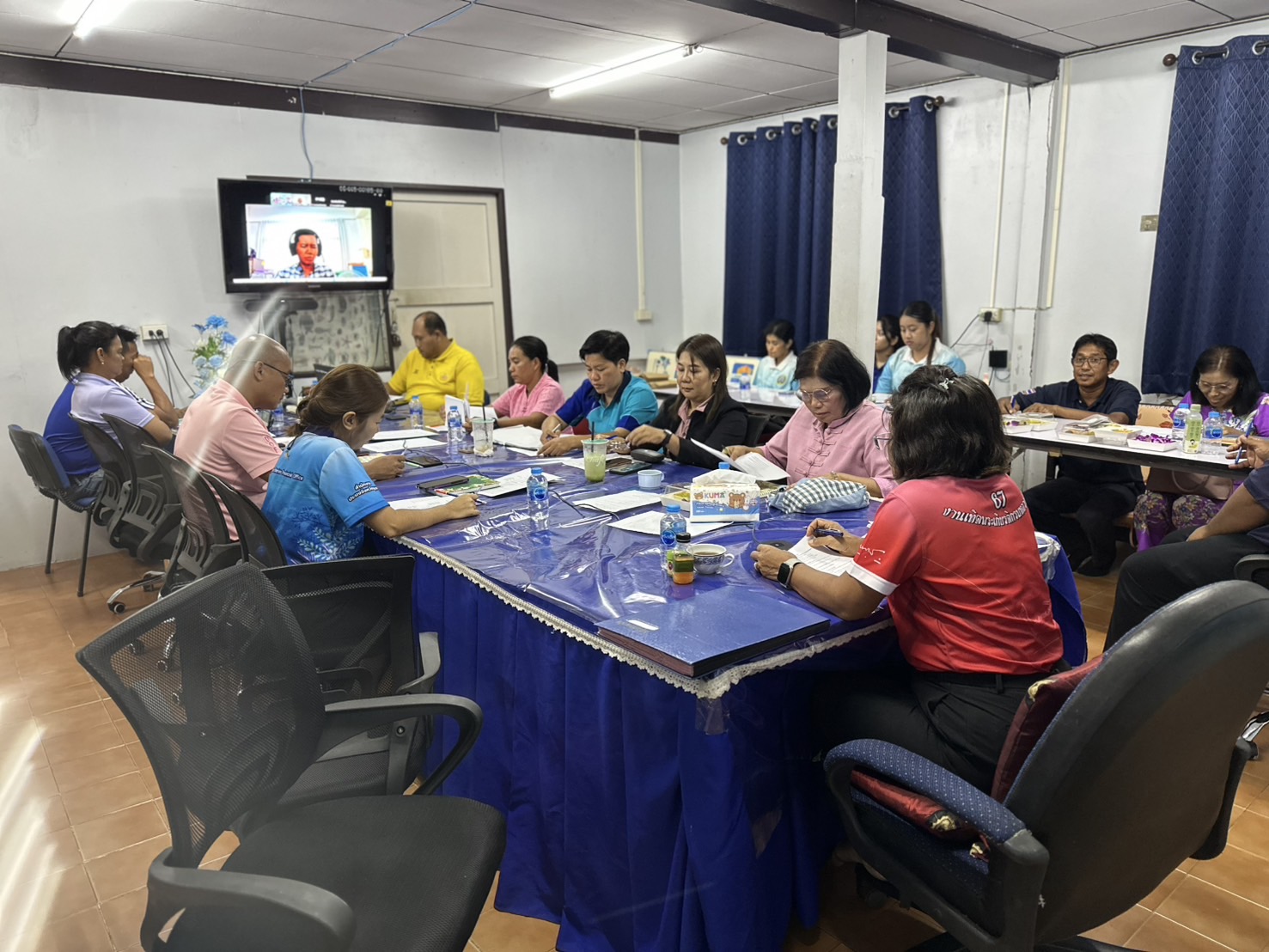ประชุมข้าราชการ พนักงานราชการ พนักงานจ้างเหมา สังกัดสำนักงานประมงจังหวัดชุมพร ประจำเดือนเมษายน 2568