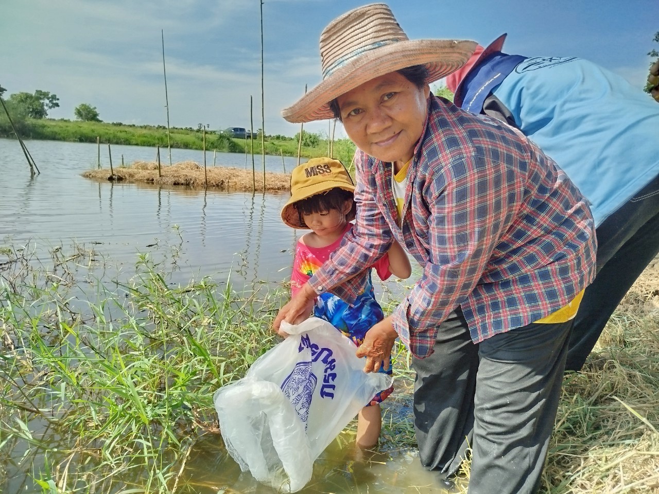 ปล่อยพันธุ์สัตว์น้ำ ตามโครงการบริหารจัดการทรัพยากรประมงน้ำจืด ในการเพิ่มผลผลิตสัตว์น้ำในชุมชน เพื่อเพิ่มรายได้และลดค่าครองชีพของประชาชน ปีงบประมาณ 2568..คลิก