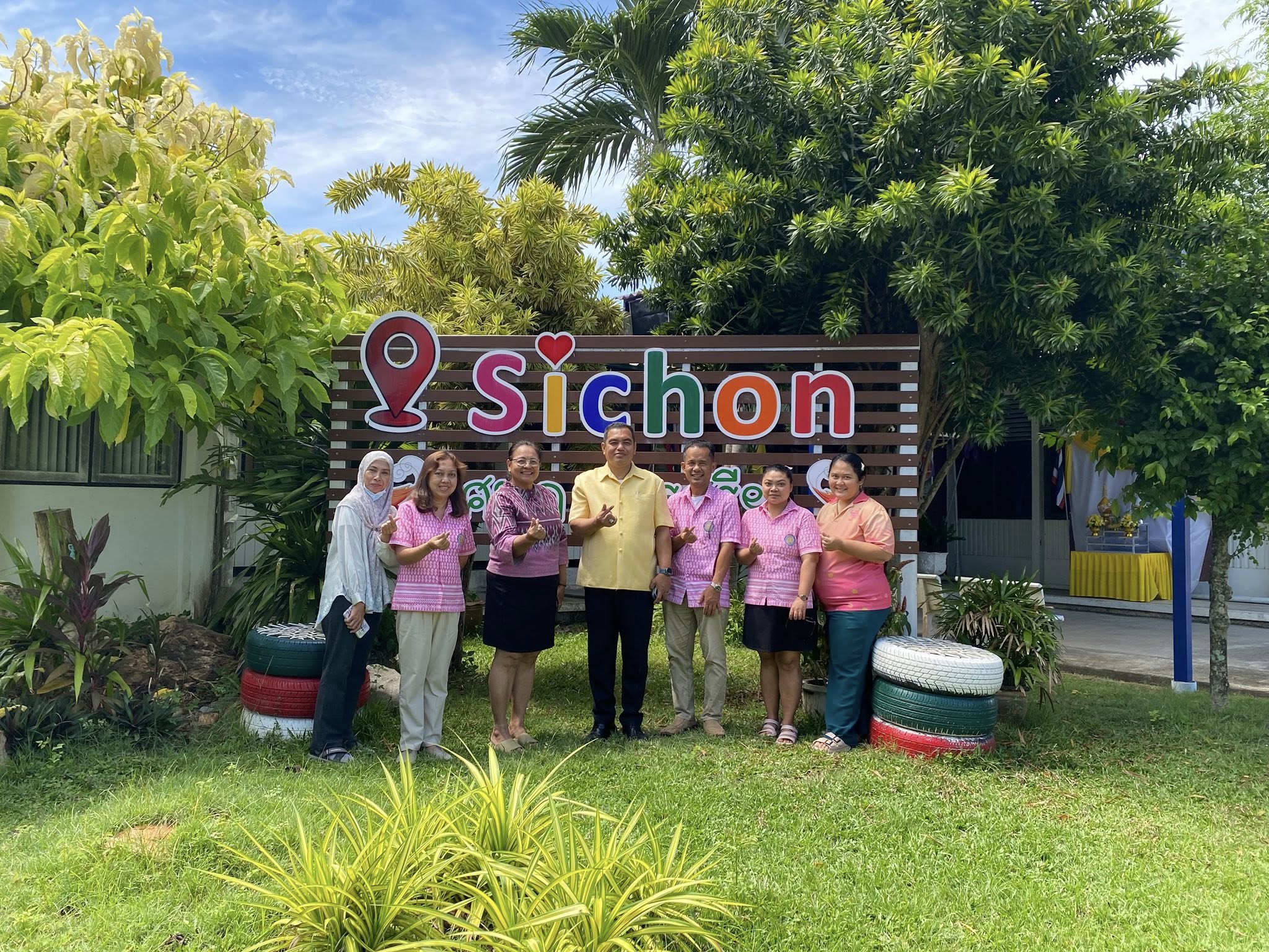 นายวีรศักดิ์ บัวศรี นายอำเภอสิชล เข้ามาเยี่ยมชมศูนย์วิจัยและพัฒนาพันธุกรรมสัตว์น้ำนครศรีธรรมราช..คลิก