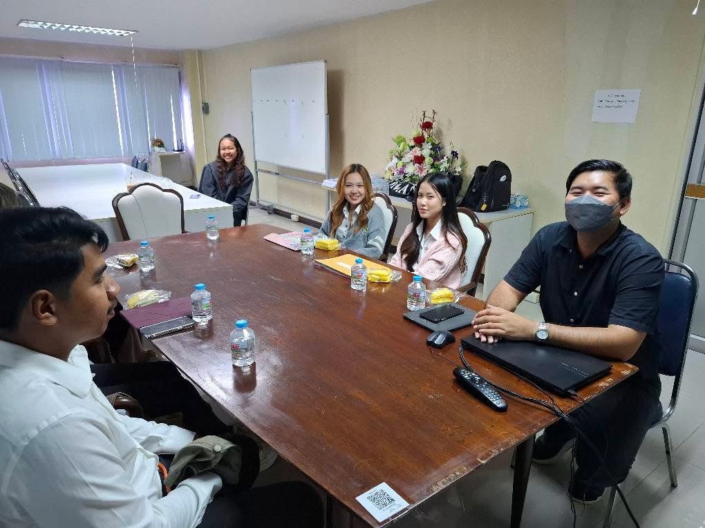 ให้การต้อนรับและให้โอวาทกับนิสิตคณะประมงที่ขอเข้ารับการฝึกงาน 