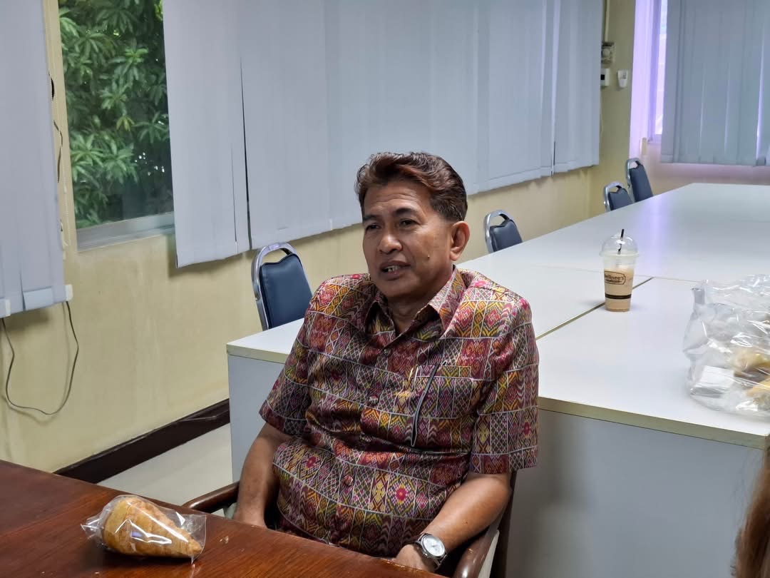 ผอ.อานันต์ อัลมาตร์ กล่าวต้อนรับและให้โอวาทแก่นักศึกษาฝึกงาน 