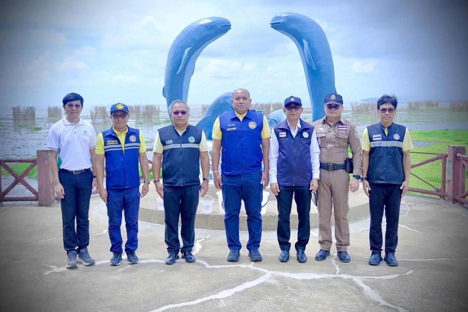 ประมงจังหวัดพัทลุง พร้อมด้วย เจ้าหน้าที่กลุ่มบริหาร จัดการด้านการประมง ประมงอำเภอเขาชัยสน ร่วมให้การต้อนรับ   รัฐมนตรีว่าการกระทรวงทรัพยากรธรรมชาติและสิ่งแวดล้อม  ลงพื้นที่ตรวจติดตามแผนอนุรักษ์โลมาอิรวดีในทะเลสาบสงขลา  พร้อมตรวจเยี่ยมการดำเนินงานของหน่วยงานในพื้นที่จังหวัดพัทลุง ณ เขตห้ามล่าสัตว์ป่าทะเลหลวง ตำบลจองถนน อำเภอเขาชัยสน จังหวัดพัทลุง..คลิก