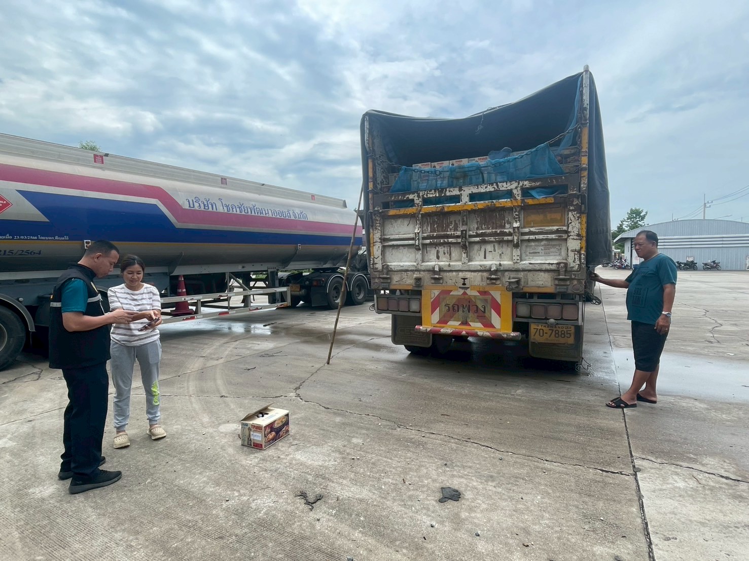 เจ้าหน้าที่ศูนย์บริหารจัดการด่านตรวจประมง เขต 1 (เชียงราย) ตรวจสอบสินค้าสัตว์น้ำส่งออกไปยังสาธารณรัฐประชาธิปไตยประชาชนลาว และสาธารณรัฐประชาชนจีน