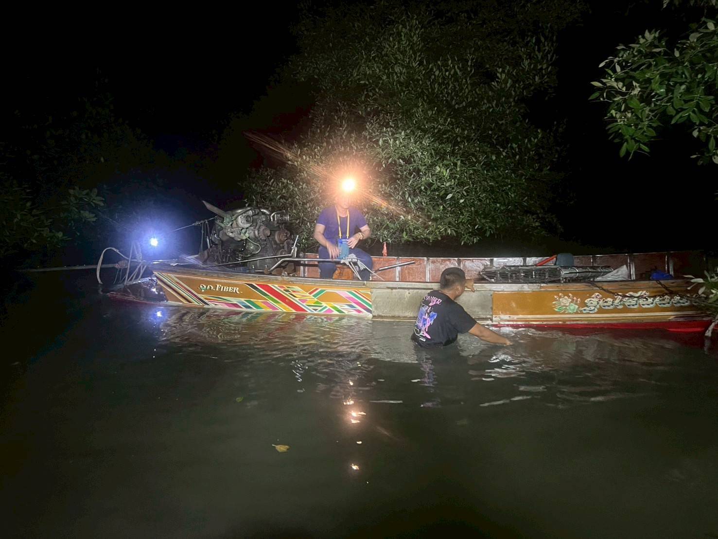 ตรวจยึดเรือประมงเครื่องมือคราดหอยลักลอบทำการประมงผิดกฏหมายจำนวน 1 ลำ พร้อมเครื่องมือคราดหอยจำนวน 1 อัน..คลิก