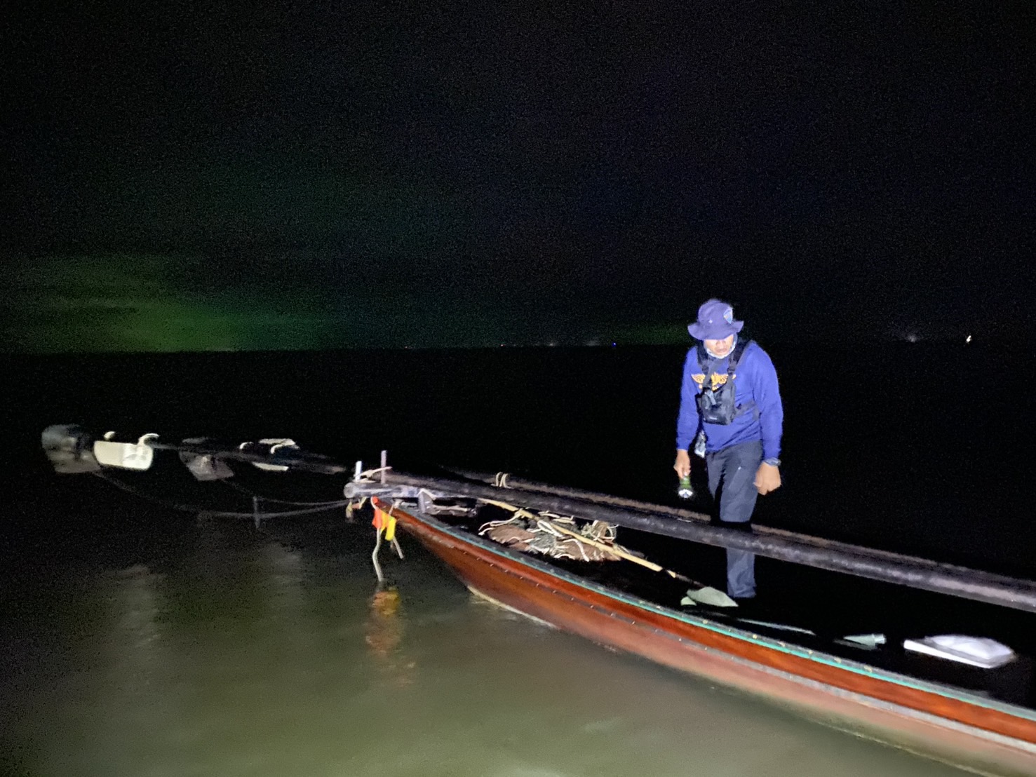 เรือตรวจประมงทะเล 324 จับกุมเรือประมงผิดกฎหมายในพื้นที่ปิดอ่าว