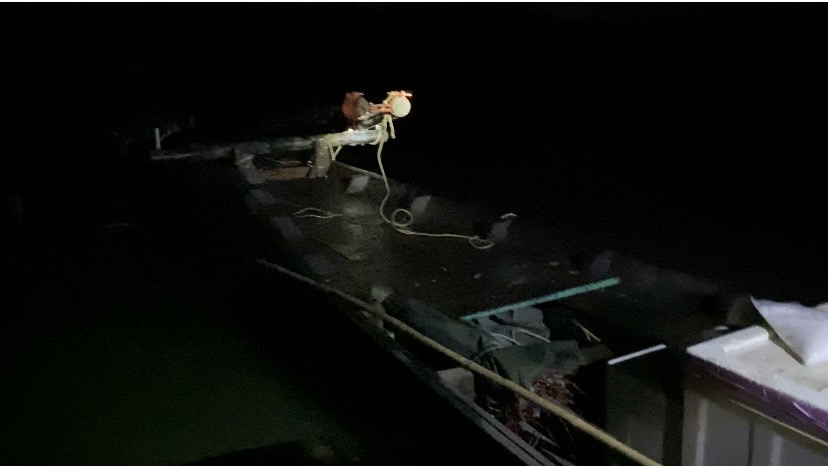 เรือตรวจประมงทะเล 324 จับกุมเรือประมงผิดกฎหมายในพื้นที่ปิดอ่าว