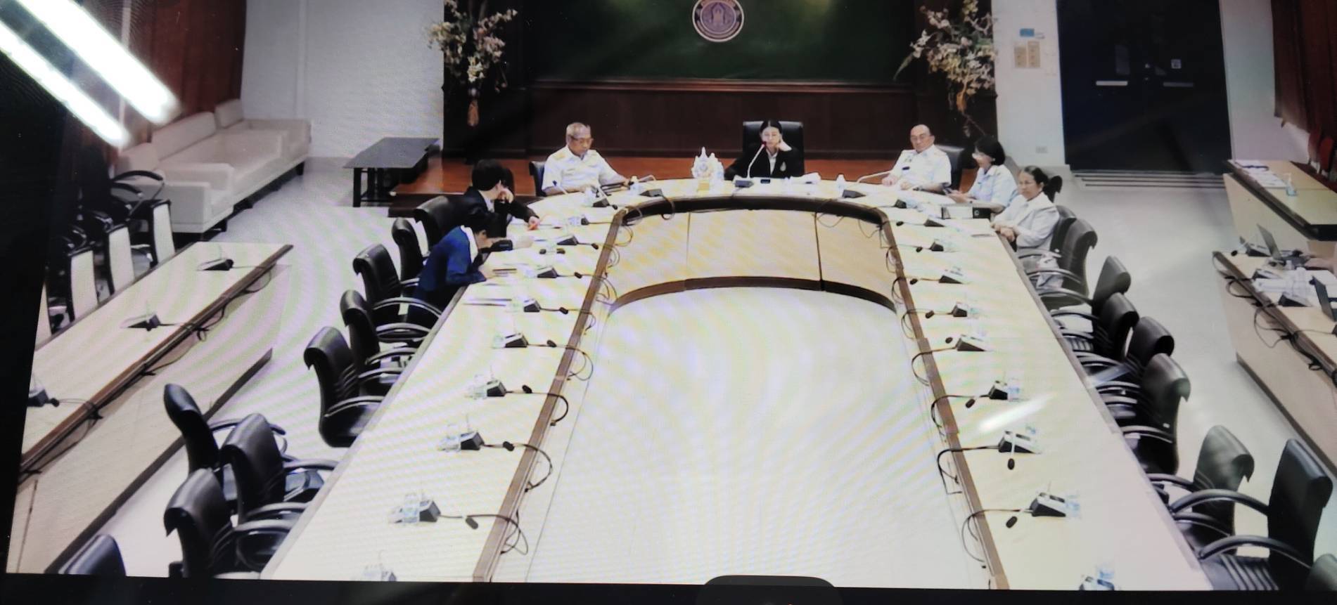 ร่วมประชุมหารือแก้ไขสัญญาการจัดซื้อกุ้งก้ามกราม