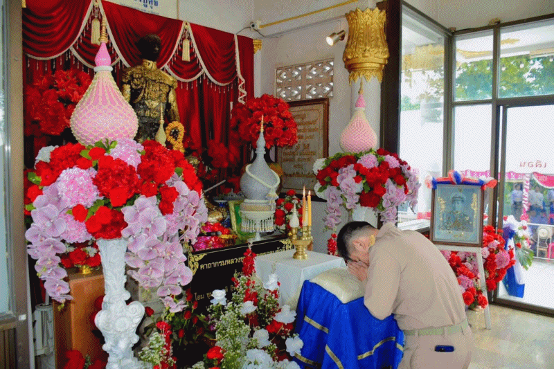 ร่วมพิธีวางพวงมาลา เนื่องในวันคล้ายวันสิ้นพระชนม์ของพลเรือเอก พระเจ้าบรมวงศ์เธอ พระองค์เจ้าอาภากรเกียรติวงศ์ กรมหลวงชุมพรเขตอุดมศักดิ์..คลิก