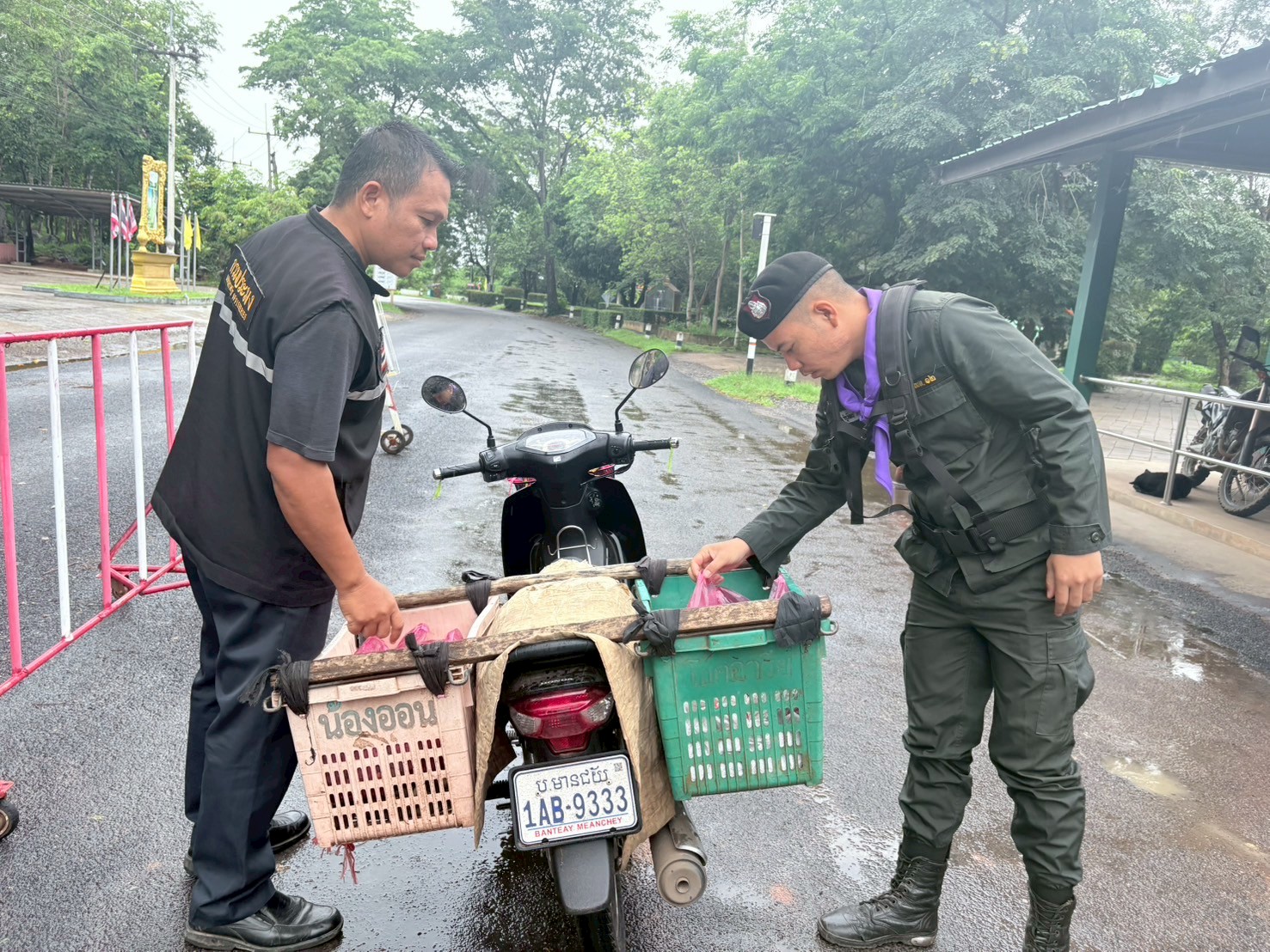 ตรวจสินค้าประมงที่นำเข้า ส่งออก ทางจุดผ่านแดนตาพระยา