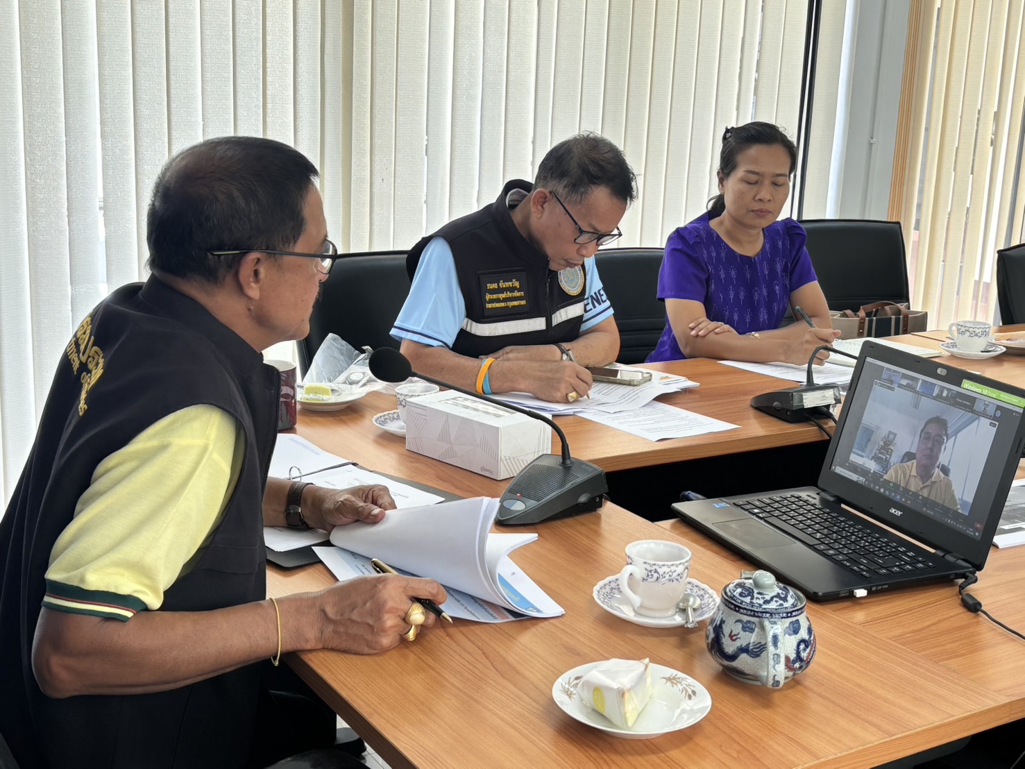 นายจรูญศักดิ์ เพชรศรี หัวหน้าผู้ตรวจราชการกรม ได้ประชุมคณะทำงานเฉพาะกิจป้องกันปราบปรามการลักลอบสัตว์นำเข้ามาในราชอาณาจักรตามเขต 5 จังหวัดชายแดนภาคใต้..คลิก