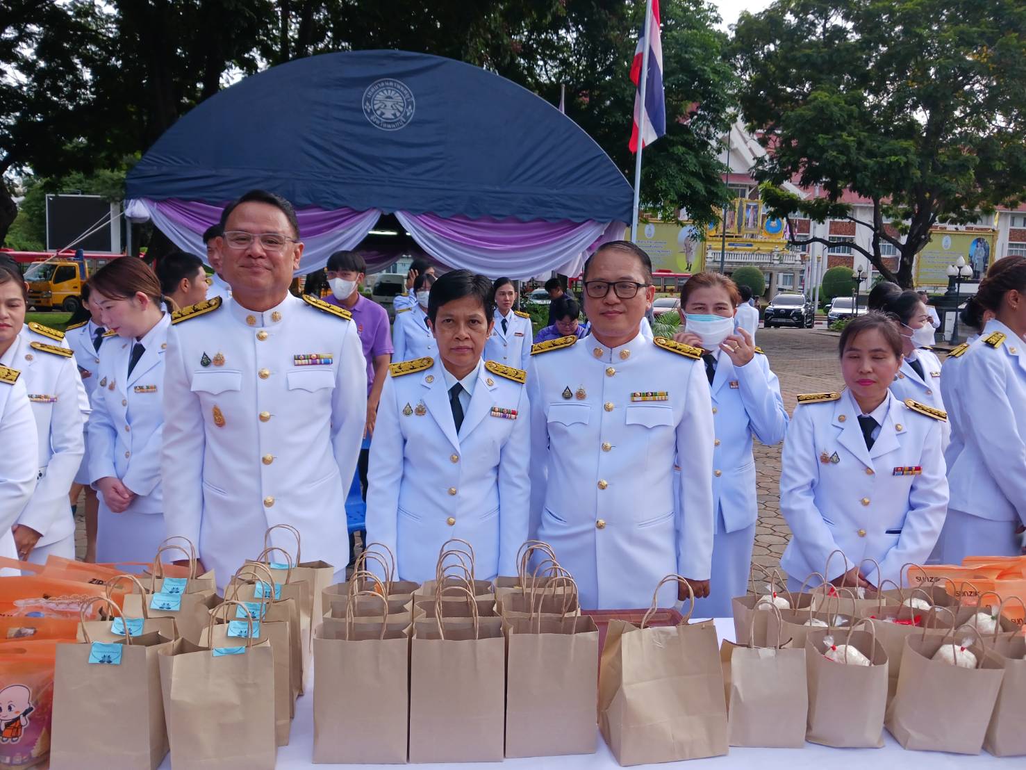 พิธีเจริญพระพุทธมนต์ และทำบุญตักบาตร เฉลิมพระเกียรติ สมเด็จพระนางเจ้าฯ พระบรมราชินี เนื่องในโอกาสวันเฉลิมพระชนมพรรษา 3 มิถุนายน 2568..คลิก