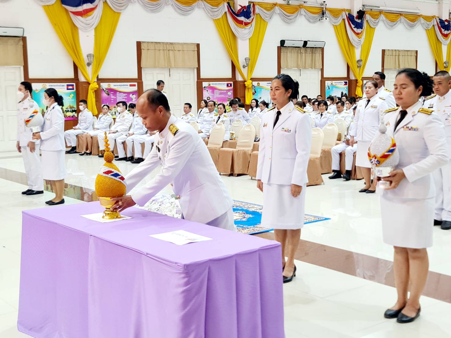 ประมงจังหวัดเพชรบูรณ์ ร่วมพิธีถวายเครื่องราชสักการะวางพานพุ่ม และพิธีจุดเทียนชัยถวายพระพรชัยมงคล เนื่องในโอกาสวันเฉลิมพระชนมพรรษา สมเด็จพระนางเจ้าฯ พระบรมราชินี