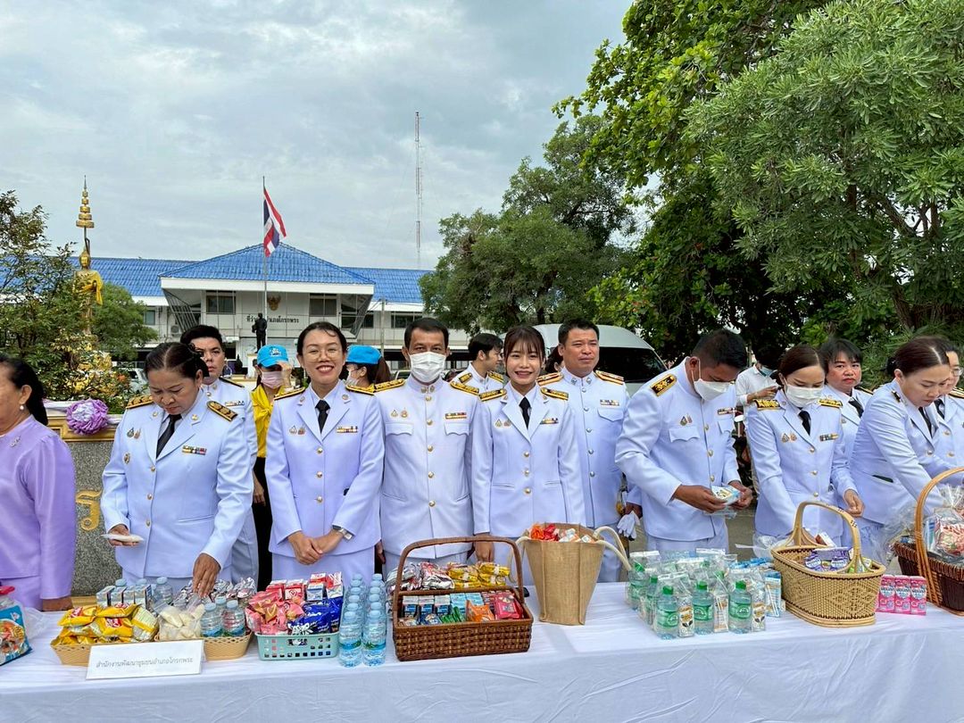ประมงอำเภอโกรกพระ ร่วมพิธีทำบุญตักบาตรถวายพระราชกุศล ในกิจกรรมเฉลิมพระเกียรติสมเด็จพระนางเจ้าฯ พระบรมราชินี เนื่องในโอกาสวันเฉลิมพระชนมพรรษา 3 มิถุนายน 2568