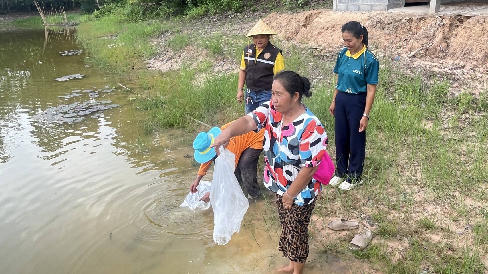 ลงพื้นที่ติดตามโครงการธนาคารสัตว์น้ำหนองแวง