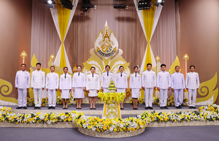 ร่วมบันทึกเทปถวายพระพร เนื่องในโอกาสมหามงคลวันเฉลิมพระชนมพรรษา พระบาทสมเด็จพระปรเมนทรรามาธิบดี ศรีสินทรมหาวชิราลงกรณ พระวชิรเกล้าเจ้าอยู่หัว..คลิก