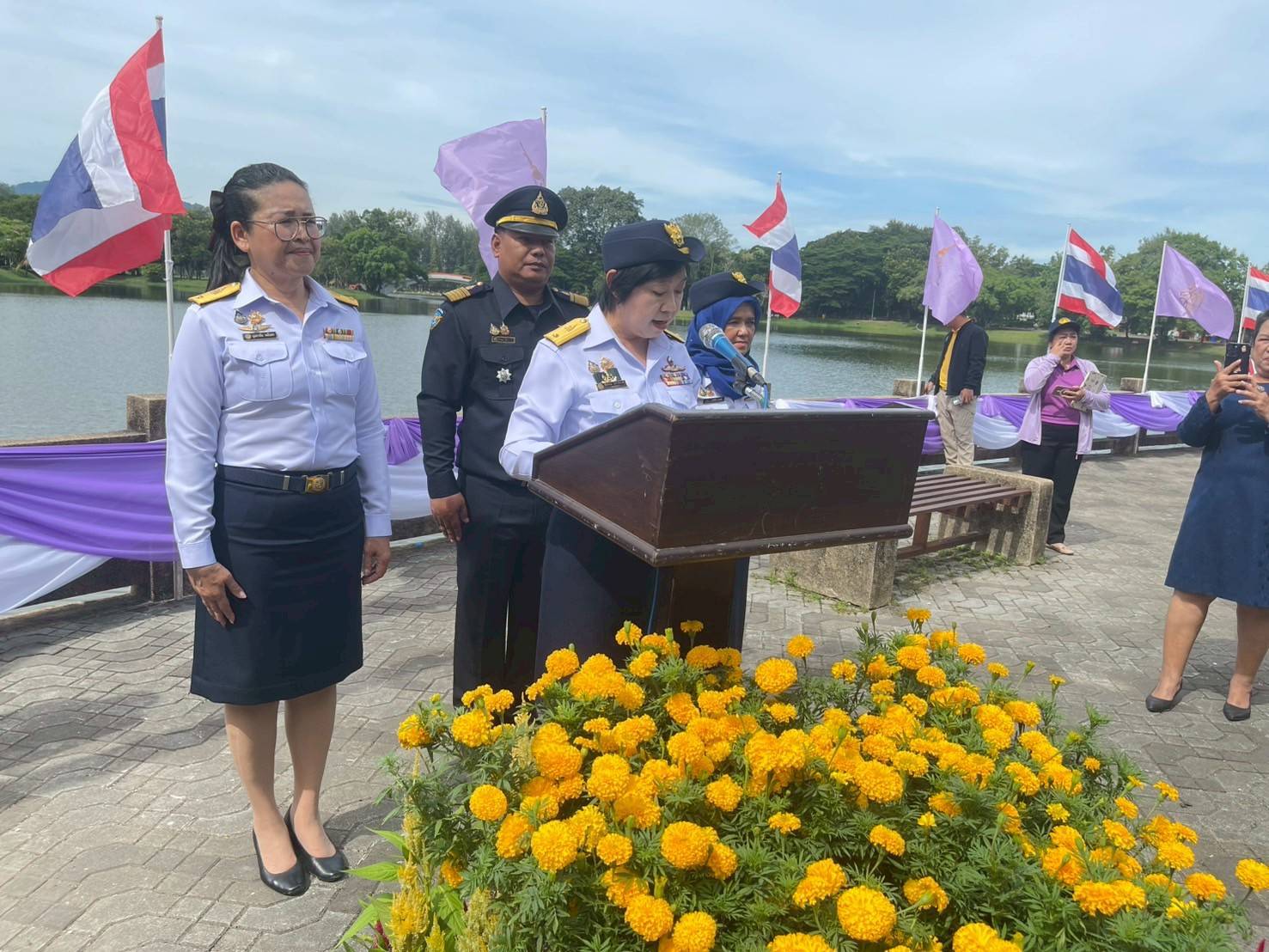 เข้าร่วมพิธีปล่อยพันธุ์สัตว์น้ำเนื่องในโอกาสวันเฉลิมพระชนมพรรษา 47 พรรษา สมเด็จพระนางเจ้าสุทิดา พัชรสุธาพิมลลักษณ พระบรมราชินี