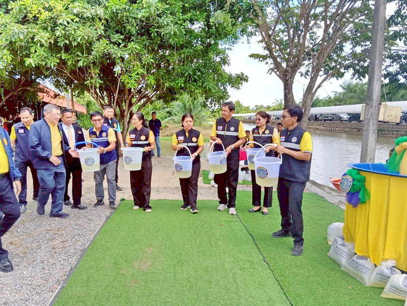 ร่วมต้อนรับ รมช.กระทรวงเกษตรและสหกรณ์ และปล่อยพันธุ์กุ้งก้ามกราม ลงสู่คลองบ้านปากพล อ.บางแก้ว จ.พัทลุง..คลิก