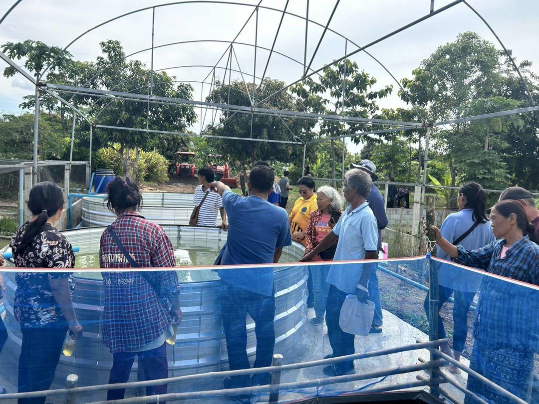 สำนักงานประมงจังหวัดนครสวรรค์ ให้ความรู้เกษตรกรเรื่อง การเลี้ยงปลาดุกในกระชังบก โครงการฟื้นฟูพัฒนาศักยภาพลูกค้าพักชำระหนี้ ระยะที่ 2..คลิก