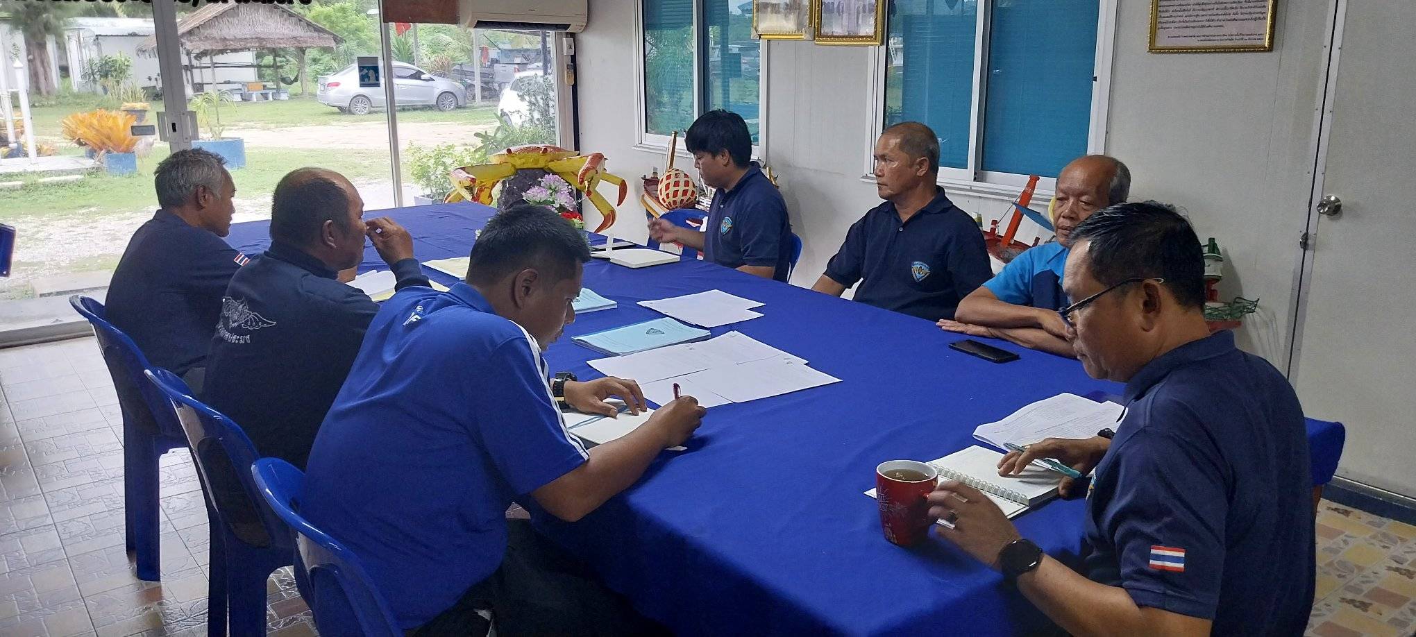 ประชุมหารือนายท้ายเรือฯ ช่างเครื่องเรือฯ ในการปฏิบัติงานปัญหาและอุปสรรคที่  ผ่านมาเพื่อวางแนวทางในการทำงาน ทั้งภาระกิจหลักและการบูรณาการกับ  หน่วยงานภายนอก 