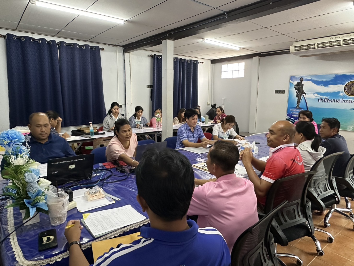 ประชุมข้าราชการ พนักงานราชการ พนักงานจ้างเหมา สังกัดสำนักงานประมงจังหวัดชุมพร ประจำเดือนเมษายน 2568