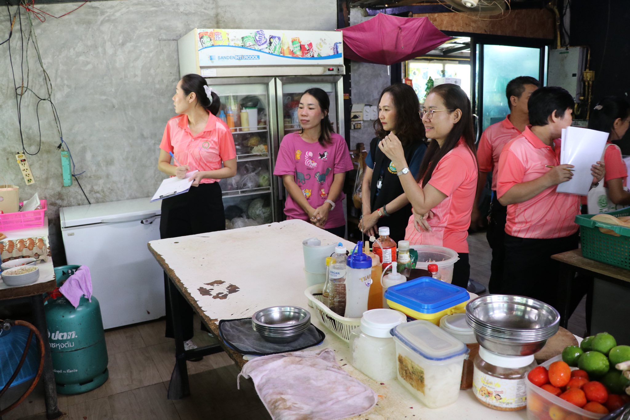 ตรวจประเมินและให้การรับรองร้านอาหารวัตถุดิบปลอดภัยเลือกใช้สินค้า Q และต่ออายุร้านอาหารวัตถุดิบปลอดภัยเลือกใช้สินค้า Q (Q Restaurant)