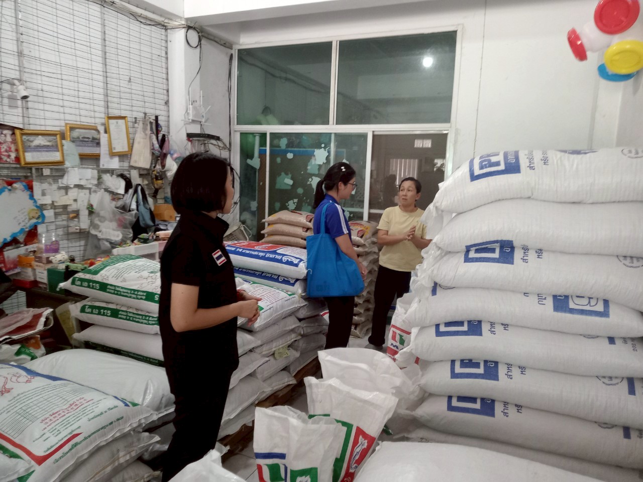 เจ้าหน้าที่ศูนย์บริหารจัดการด่านตรวจประมงเขต 1 (เชียงราย) ร่วมกับเจ้าหน้าที่กลุ่มวัตถุอันตรายและการค้าปัจจัยการผลิต ลงพื้นที่ตรวจสอบร้านค้าปัจจัยการผลิตในพื้นที่จังหวัดเชียงราย