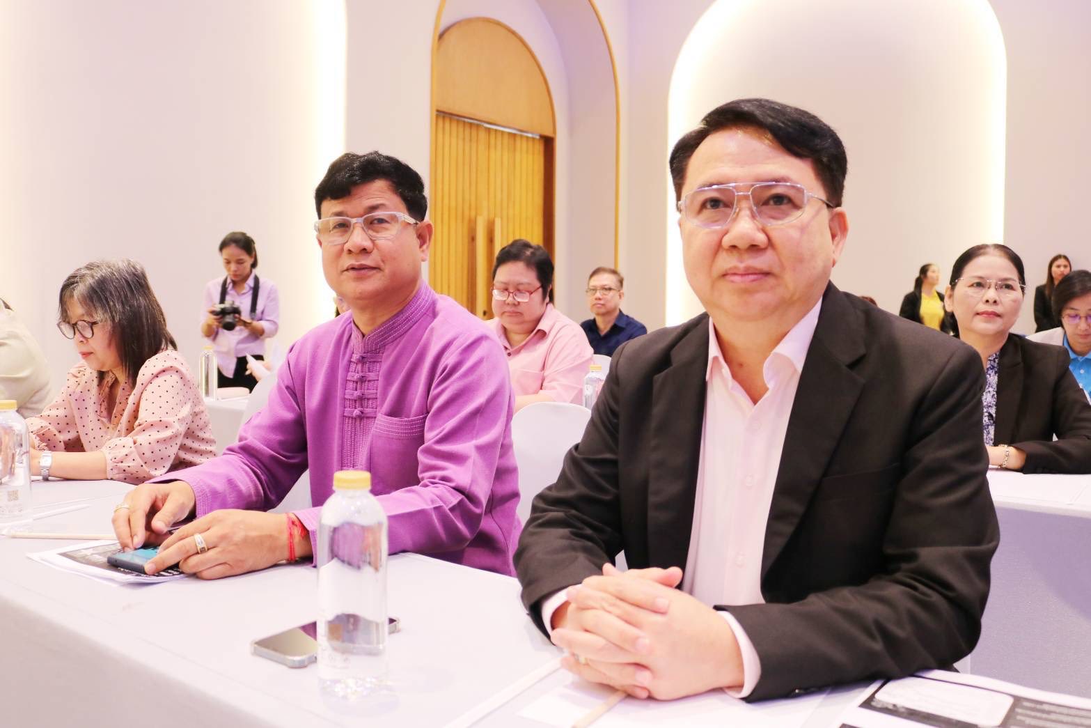 เข้าร่วมโครงการ “แนวโน้มเศรษฐกิจไทย ปี 2568 สู่ทิศทางการพัฒนาขับเคลื่อนทางเศรษฐกิจ ของจังหวัดราชบุรี..คลิก