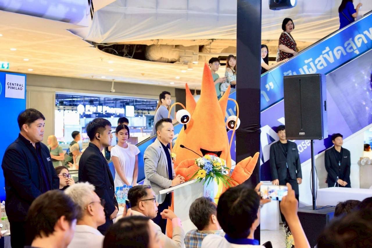 เข้าร่วมพิธีเปิดงานแสดงและจำหน่ายสินค้า 
