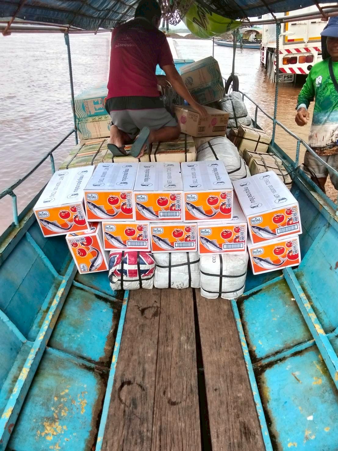 เจ้าหน้าที่ศูนย์บริหารจัดการด่านตรวจประมงเขต 1 (เชียงราย) ตรวจสอบสินค้าประมงส่งออกไปยังสาธารณรัฐประชาธิปไตยประชาชนลาว และสาธารณรัฐแห่งสหภาพเมียนมา